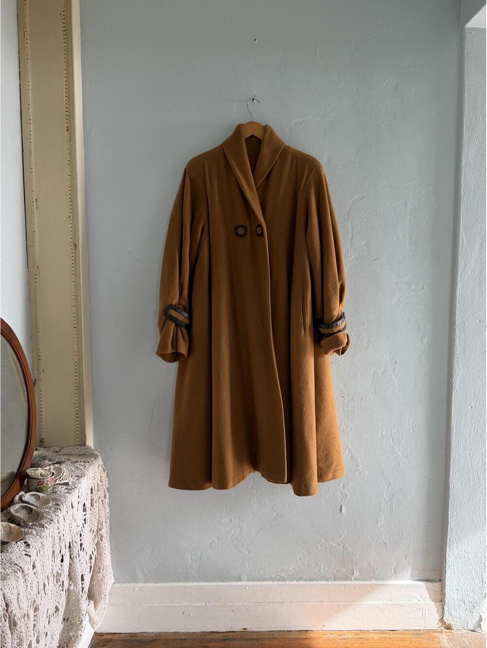 1950s Vintage Regal Caramel Double-Breasted Long Coat with Statement Cuff Detail - Picture 3 of 12